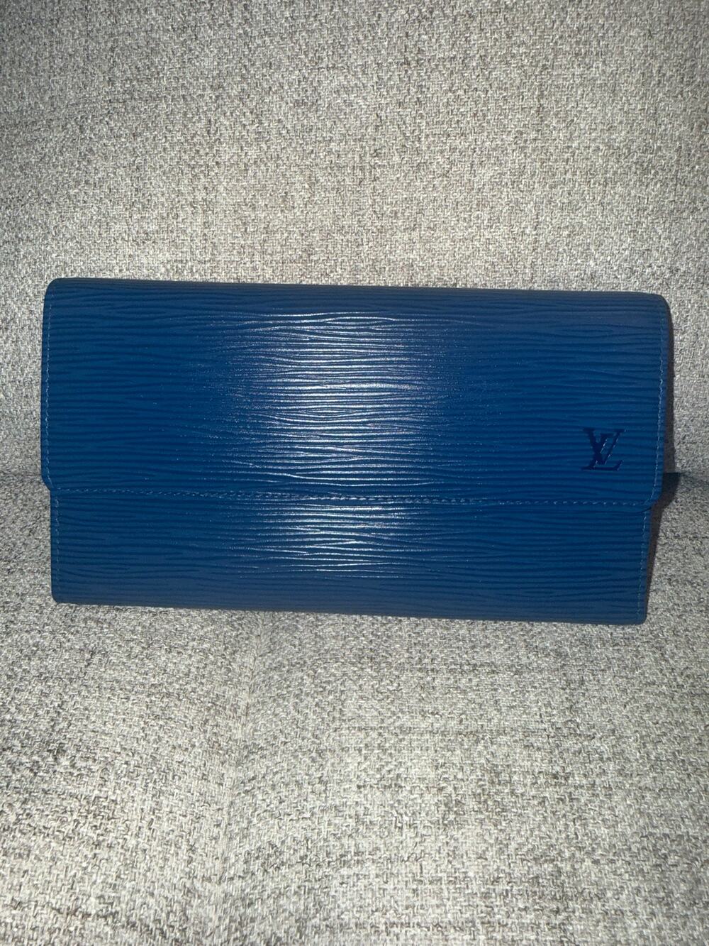 Louis Vuitton international Epi Blue Long Wallet • Cobalt Blue Textured Leather